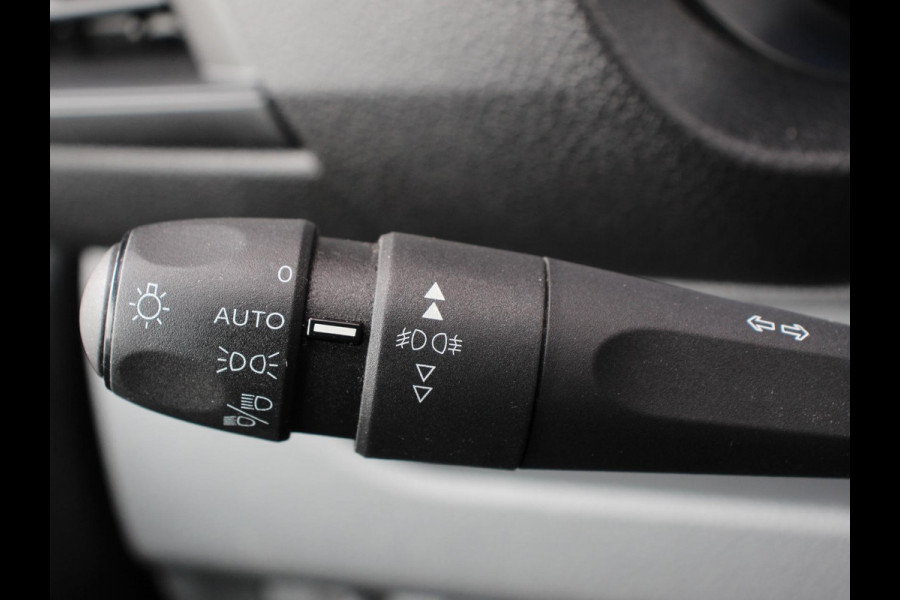 Opel Vivaro-e L3 75 kWh Automaat 6-Persoons Dubbele Cabine Lang | Navigatie | Airco | 2 x Schuifdeur | Lichtmetalen velgen| Cruise Control | Side Bars | Bumpers in kleur Opel Vivaro-e L3 75 kWh Automaat 6-Persoons Dubbele Cabine Lang | Navigatie | Airco | 2 x Schuifdeur | Lichtmetalen velgen| Cruise Control | Side Bars | Bumpers in kleur