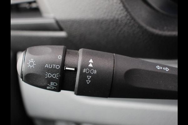 Opel Vivaro-e L3 75 kWh Automaat 6-Persoons Dubbele Cabine Lang | Navigatie | Airco | 2 x Schuifdeur | Lichtmetalen velgen| Cruise Control | Side Bars | Bumpers in kleur Opel Vivaro-e L3 75 kWh Automaat 6-Persoons Dubbele Cabine Lang | Navigatie | Airco | 2 x Schuifdeur | Lichtmetalen velgen| Cruise Control | Side Bars | Bumpers in kleur