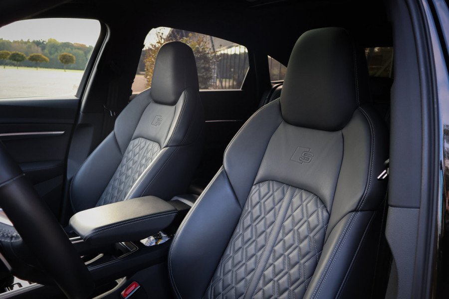 Audi e-tron Sportback 55 quattro 95 kWh | VP EXCL. BTW | NETTO BIJTELLING SLECHTS € 472,- | RS-STOELEN | ADAPTIVE CRUISE | 22" | B&O SURROUND | PANORA GLAS | SFEERVERLICHTING | DUBBEL OPLAADPUNT L+R | ETC.