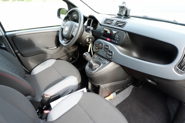 Fiat Panda 1.0 Hybrid Easy / INCL. 12 Maanden BOVAG / 1e Eigenaar Fiat Panda 1.0 Hybrid Easy / INCL. 12 Maanden BOVAG / 1e Eigenaar