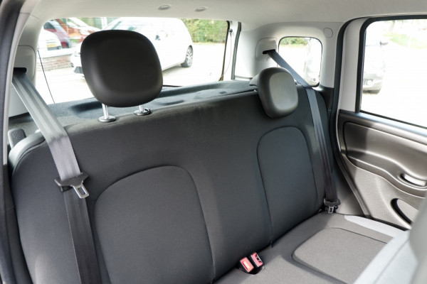 Fiat Panda 1.0 Hybrid Easy / INCL. 12 Maanden BOVAG / 1e Eigenaar Fiat Panda 1.0 Hybrid Easy / INCL. 12 Maanden BOVAG / 1e Eigenaar