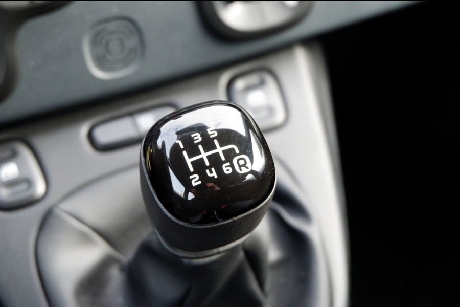 Fiat Panda 1.0 Hybrid Easy / INCL. 12 Maanden BOVAG / 1e Eigenaar Fiat Panda 1.0 Hybrid Easy / INCL. 12 Maanden BOVAG / 1e Eigenaar