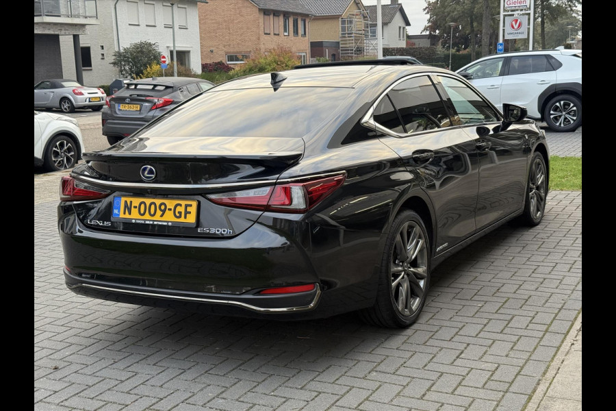Lexus ES 300h F Sport Line | Eerste eigenaar, Schuifdak, Memory, Stoel + Stuurverwarming, 19 inch, LED, Apple CarPlay/Android auto Lexus ES 300h F Sport Line | Eerste eigenaar, Schuifdak, Memory, Stoel + Stuurverwarming, 19 inch, LED, Apple CarPlay/Android auto