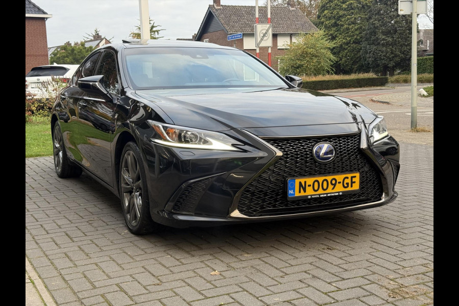 Lexus ES 300h F Sport Line | Eerste eigenaar, Schuifdak, Memory, Stoel + Stuurverwarming, 19 inch, LED, Apple CarPlay/Android auto Lexus ES 300h F Sport Line | Eerste eigenaar, Schuifdak, Memory, Stoel + Stuurverwarming, 19 inch, LED, Apple CarPlay/Android auto
