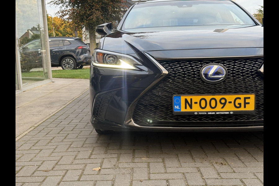 Lexus ES 300h F Sport Line | Eerste eigenaar, Schuifdak, Memory, Stoel + Stuurverwarming, 19 inch, LED, Apple CarPlay/Android auto Lexus ES 300h F Sport Line | Eerste eigenaar, Schuifdak, Memory, Stoel + Stuurverwarming, 19 inch, LED, Apple CarPlay/Android auto