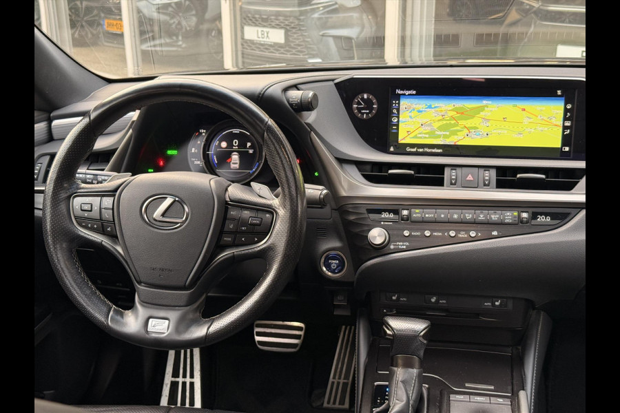 Lexus ES 300h F Sport Line | Eerste eigenaar, Schuifdak, Memory, Stoel + Stuurverwarming, 19 inch, LED, Apple CarPlay/Android auto Lexus ES 300h F Sport Line | Eerste eigenaar, Schuifdak, Memory, Stoel + Stuurverwarming, 19 inch, LED, Apple CarPlay/Android auto
