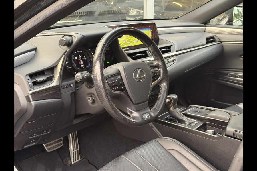 Lexus ES 300h F Sport Line | Eerste eigenaar, Schuifdak, Memory, Stoel + Stuurverwarming, 19 inch, LED, Apple CarPlay/Android auto Lexus ES 300h F Sport Line | Eerste eigenaar, Schuifdak, Memory, Stoel + Stuurverwarming, 19 inch, LED, Apple CarPlay/Android auto