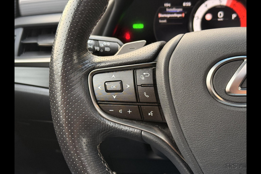Lexus ES 300h F Sport Line | Eerste eigenaar, Schuifdak, Memory, Stoel + Stuurverwarming, 19 inch, LED, Apple CarPlay/Android auto Lexus ES 300h F Sport Line | Eerste eigenaar, Schuifdak, Memory, Stoel + Stuurverwarming, 19 inch, LED, Apple CarPlay/Android auto