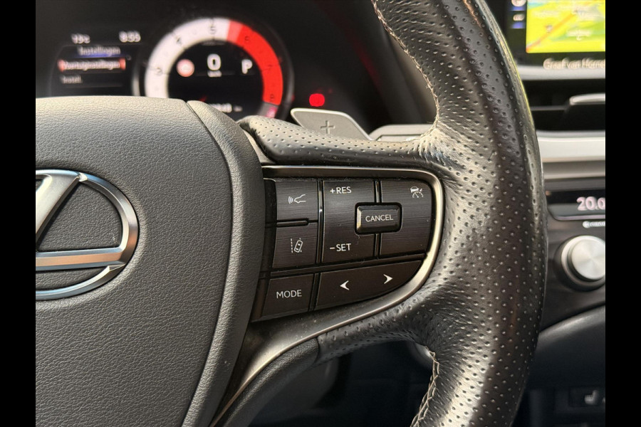 Lexus ES 300h F Sport Line | Eerste eigenaar, Schuifdak, Memory, Stoel + Stuurverwarming, 19 inch, LED, Apple CarPlay/Android auto Lexus ES 300h F Sport Line | Eerste eigenaar, Schuifdak, Memory, Stoel + Stuurverwarming, 19 inch, LED, Apple CarPlay/Android auto
