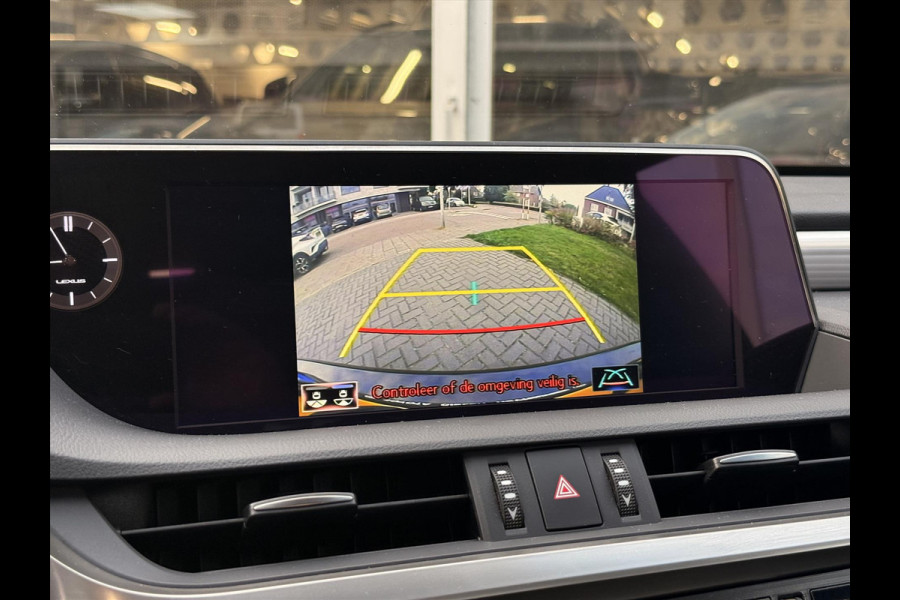 Lexus ES 300h F Sport Line | Eerste eigenaar, Schuifdak, Memory, Stoel + Stuurverwarming, 19 inch, LED, Apple CarPlay/Android auto Lexus ES 300h F Sport Line | Eerste eigenaar, Schuifdak, Memory, Stoel + Stuurverwarming, 19 inch, LED, Apple CarPlay/Android auto