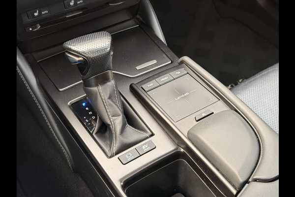 Lexus ES 300h F Sport Line | Eerste eigenaar, Schuifdak, Memory, Stoel + Stuurverwarming, 19 inch, LED, Apple CarPlay/Android auto Lexus ES 300h F Sport Line | Eerste eigenaar, Schuifdak, Memory, Stoel + Stuurverwarming, 19 inch, LED, Apple CarPlay/Android auto