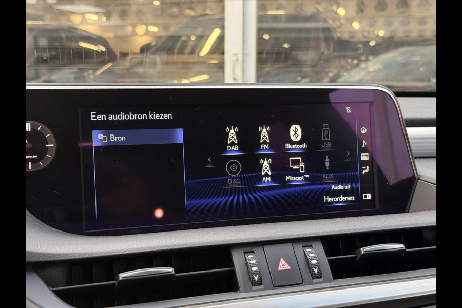 Lexus ES 300h F Sport Line | Eerste eigenaar, Schuifdak, Memory, Stoel + Stuurverwarming, 19 inch, LED, Apple CarPlay/Android auto Lexus ES 300h F Sport Line | Eerste eigenaar, Schuifdak, Memory, Stoel + Stuurverwarming, 19 inch, LED, Apple CarPlay/Android auto