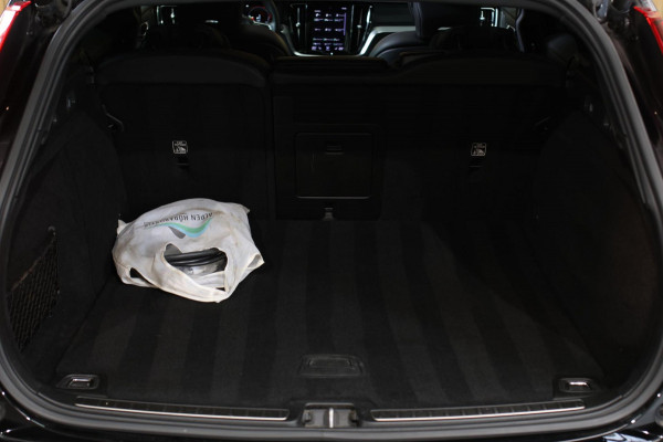 Volvo V60 2.0 T8 Twin Engine AWD R-Design *Pano*H/K*360 Camera*Leder* Volvo V60 2.0 T8 Twin Engine AWD R-Design *Pano*H/K*360 Camera*Leder*