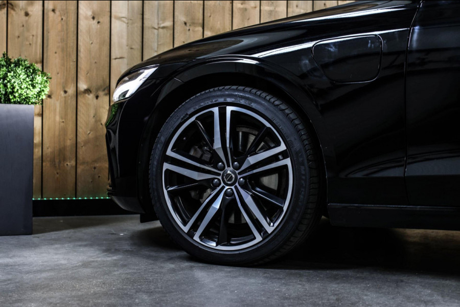 Volvo V60 2.0 T8 Twin Engine AWD R-Design *Pano*H/K*360 Camera*Leder* Volvo V60 2.0 T8 Twin Engine AWD R-Design *Pano*H/K*360 Camera*Leder*
