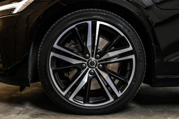 Volvo V60 2.0 T8 Twin Engine AWD R-Design *Pano*H/K*360 Camera*Leder* Volvo V60 2.0 T8 Twin Engine AWD R-Design *Pano*H/K*360 Camera*Leder*