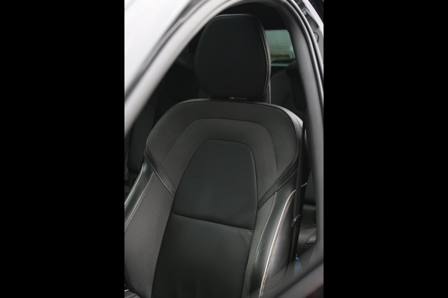 Volvo V60 2.0 T8 Twin Engine AWD R-Design *Pano*H/K*360 Camera*Leder* Volvo V60 2.0 T8 Twin Engine AWD R-Design *Pano*H/K*360 Camera*Leder*