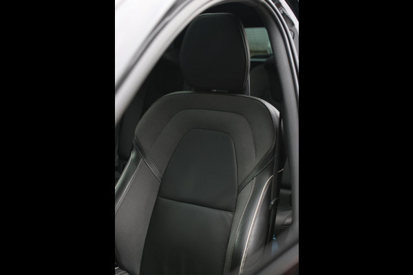 Volvo V60 2.0 T8 Twin Engine AWD R-Design *Pano*H/K*360 Camera*Leder* Volvo V60 2.0 T8 Twin Engine AWD R-Design *Pano*H/K*360 Camera*Leder*