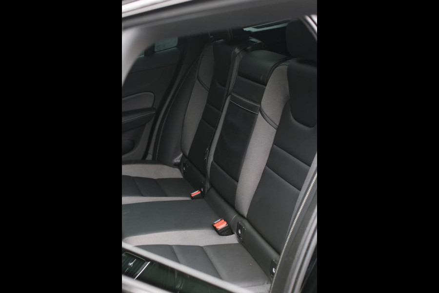 Volvo V60 2.0 T8 Twin Engine AWD R-Design *Pano*H/K*360 Camera*Leder* Volvo V60 2.0 T8 Twin Engine AWD R-Design *Pano*H/K*360 Camera*Leder*