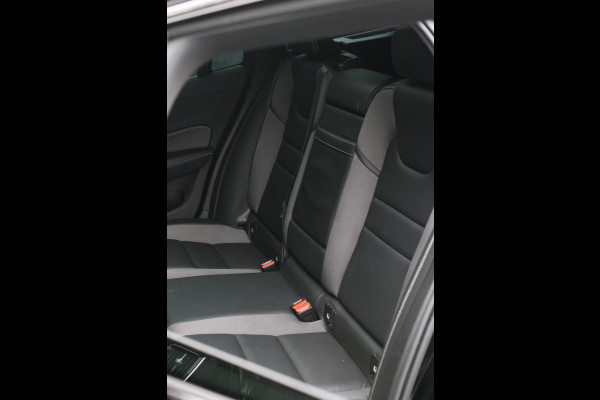 Volvo V60 2.0 T8 Twin Engine AWD R-Design *Pano*H/K*360 Camera*Leder* Volvo V60 2.0 T8 Twin Engine AWD R-Design *Pano*H/K*360 Camera*Leder*