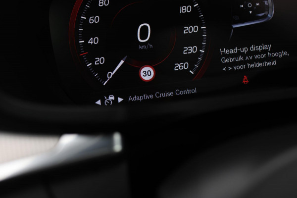 Volvo V60 2.0 T8 Twin Engine AWD R-Design *Pano*H/K*360 Camera*Leder* Volvo V60 2.0 T8 Twin Engine AWD R-Design *Pano*H/K*360 Camera*Leder*
