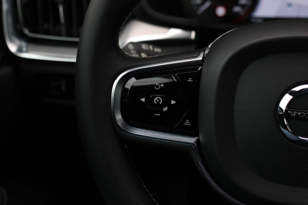 Volvo V60 2.0 T8 Twin Engine AWD R-Design *Pano*H/K*360 Camera*Leder* Volvo V60 2.0 T8 Twin Engine AWD R-Design *Pano*H/K*360 Camera*Leder*