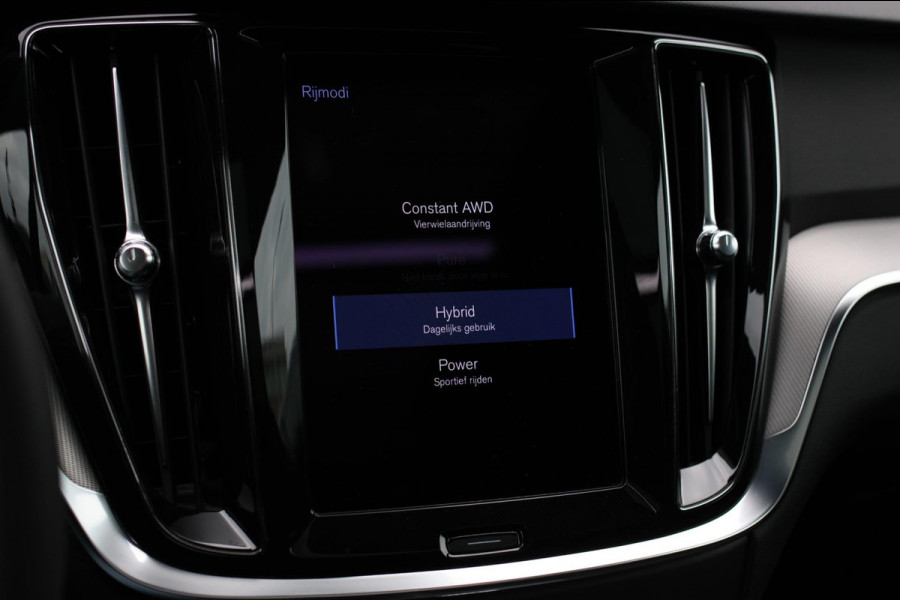 Volvo V60 2.0 T8 Twin Engine AWD R-Design *Pano*H/K*360 Camera*Leder* Volvo V60 2.0 T8 Twin Engine AWD R-Design *Pano*H/K*360 Camera*Leder*