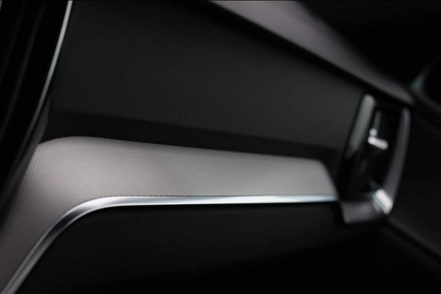 Volvo V60 2.0 T8 Twin Engine AWD R-Design *Pano*H/K*360 Camera*Leder* Volvo V60 2.0 T8 Twin Engine AWD R-Design *Pano*H/K*360 Camera*Leder*