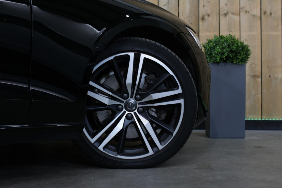 Volvo V60 2.0 T8 Twin Engine AWD R-Design *Pano*H/K*360 Camera*Leder* Volvo V60 2.0 T8 Twin Engine AWD R-Design *Pano*H/K*360 Camera*Leder*