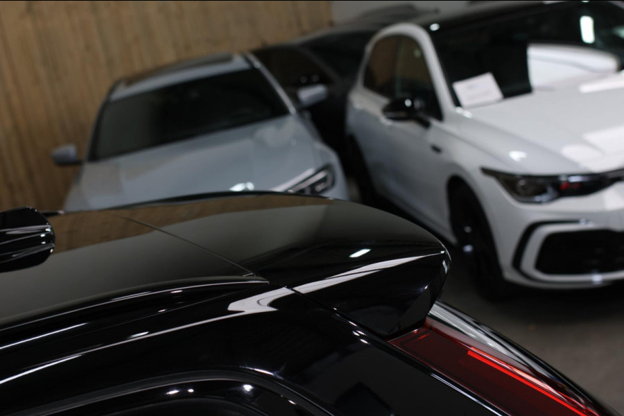 Volvo V60 2.0 T8 Twin Engine AWD R-Design *Pano*H/K*360 Camera*Leder* Volvo V60 2.0 T8 Twin Engine AWD R-Design *Pano*H/K*360 Camera*Leder*
