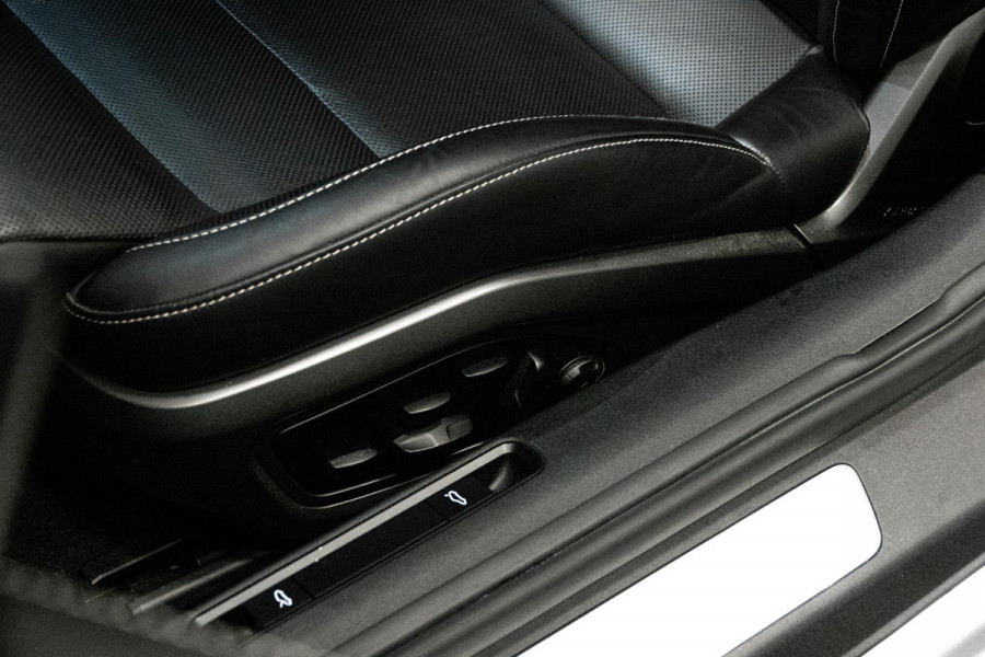 Porsche 911 3.8 Turbo S *Keramisch / Akrapovic / Carbon-interieur / BOSE / Schuif-/kanteldak* Porsche 911 3.8 Turbo S *Keramisch / Akrapovic / Carbon-interieur / BOSE / Schuif-/kanteldak*