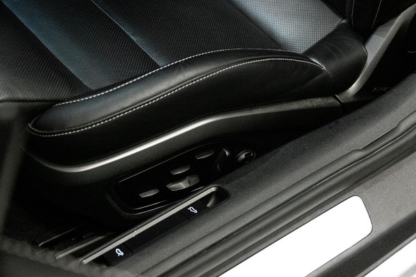 Porsche 911 3.8 Turbo S *Keramisch / Akrapovic / Carbon-interieur / BOSE / Schuif-/kanteldak* Porsche 911 3.8 Turbo S *Keramisch / Akrapovic / Carbon-interieur / BOSE / Schuif-/kanteldak*