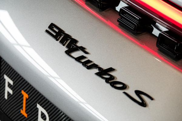 Porsche 911 3.8 Turbo S *Keramisch / Akrapovic / Carbon-interieur / BOSE / Schuif-/kanteldak* Porsche 911 3.8 Turbo S *Keramisch / Akrapovic / Carbon-interieur / BOSE / Schuif-/kanteldak*