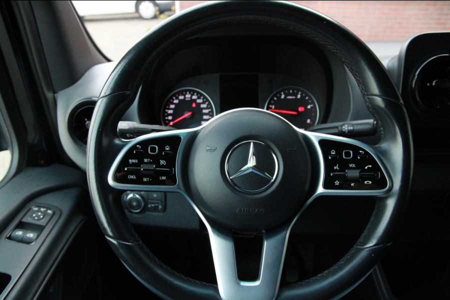 Mercedes-Benz Sprinter 2.2 CDI Automaat 143PK L2H2 / Camera / Navi / App connect / multi stuur Mercedes-Benz Sprinter 2.2 CDI Automaat 143PK L2H2 / Camera / Navi / App connect / multi stuur