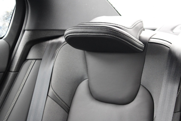 Volvo S60 2.0 B3 R-Design | zuid | Wegklapbare Trekhaak | Lederen Stoelbekleding | Climate Control | Cruise Control | Achteruitrijcamera |