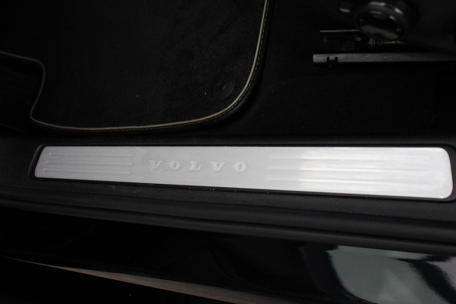 Volvo S60 2.0 B3 R-Design | zuid | Wegklapbare Trekhaak | Lederen Stoelbekleding | Climate Control | Cruise Control | Achteruitrijcamera |