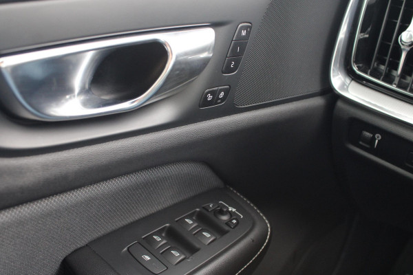 Volvo S60 2.0 B3 R-Design | zuid | Wegklapbare Trekhaak | Lederen Stoelbekleding | Climate Control | Cruise Control | Achteruitrijcamera |