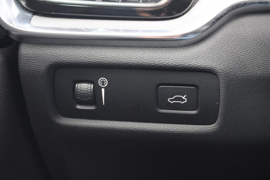 Volvo S60 2.0 B3 R-Design | zuid | Wegklapbare Trekhaak | Lederen Stoelbekleding | Climate Control | Cruise Control | Achteruitrijcamera |