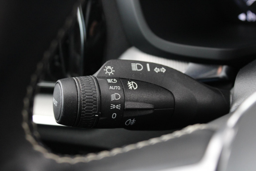 Volvo S60 2.0 B3 R-Design | zuid | Wegklapbare Trekhaak | Lederen Stoelbekleding | Climate Control | Cruise Control | Achteruitrijcamera |