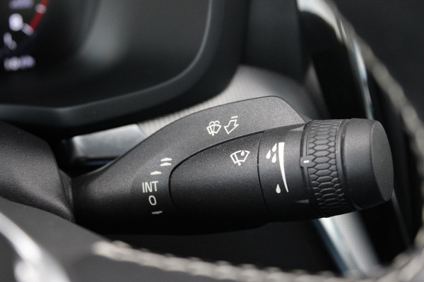 Volvo S60 2.0 B3 R-Design | zuid | Wegklapbare Trekhaak | Lederen Stoelbekleding | Climate Control | Cruise Control | Achteruitrijcamera |