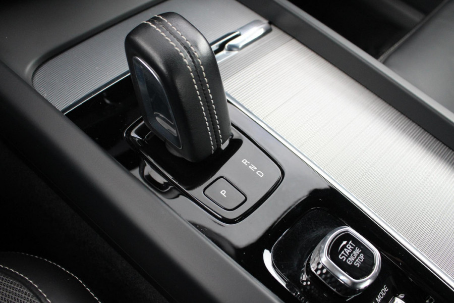 Volvo S60 2.0 B3 R-Design | zuid | Wegklapbare Trekhaak | Lederen Stoelbekleding | Climate Control | Cruise Control | Achteruitrijcamera |