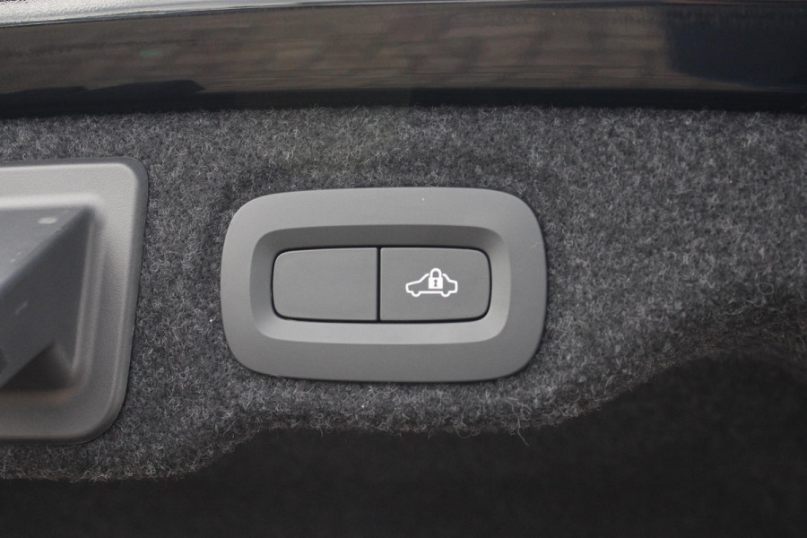 Volvo S60 2.0 B3 R-Design | zuid | Wegklapbare Trekhaak | Lederen Stoelbekleding | Climate Control | Cruise Control | Achteruitrijcamera |