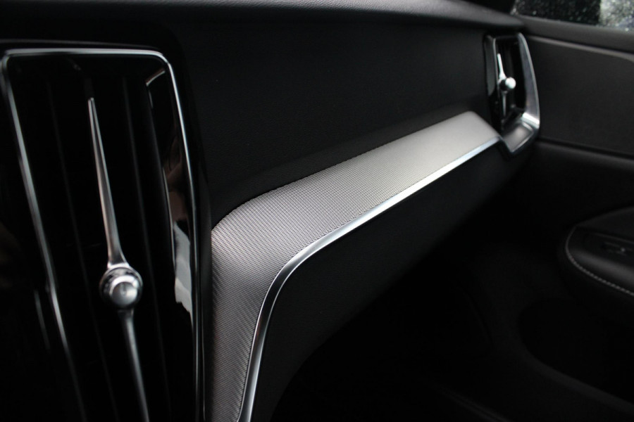 Volvo S60 2.0 B3 R-Design | zuid | Wegklapbare Trekhaak | Lederen Stoelbekleding | Climate Control | Cruise Control | Achteruitrijcamera |