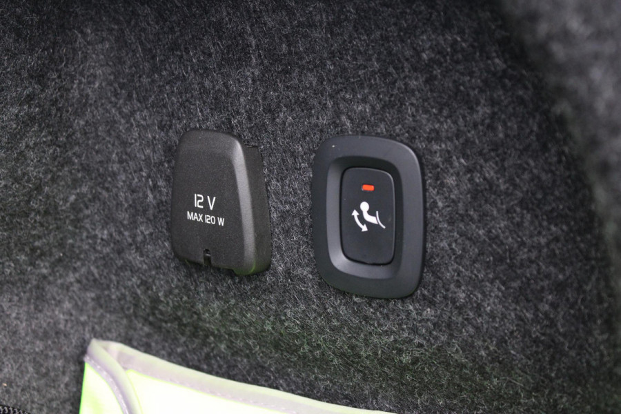 Volvo S60 2.0 B3 R-Design | zuid | Wegklapbare Trekhaak | Lederen Stoelbekleding | Climate Control | Cruise Control | Achteruitrijcamera |