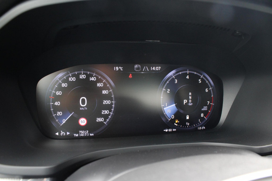 Volvo S60 2.0 B3 R-Design | zuid | Wegklapbare Trekhaak | Lederen Stoelbekleding | Climate Control | Cruise Control | Achteruitrijcamera |