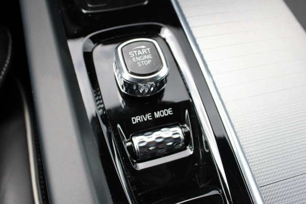 Volvo S60 2.0 B3 R-Design | zuid | Wegklapbare Trekhaak | Lederen Stoelbekleding | Climate Control | Cruise Control | Achteruitrijcamera |