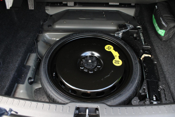 Volvo S60 2.0 B3 R-Design | zuid | Wegklapbare Trekhaak | Lederen Stoelbekleding | Climate Control | Cruise Control | Achteruitrijcamera |