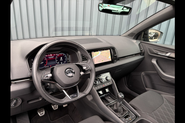 Škoda Karoq 1.5 TSI ACT Sportline Business | Panodak | Trekhaak wegkl. | 360 Camera | 19'' | Elk. A-klep | Prijs Rijklaar!! Škoda Karoq 1.5 TSI ACT Sportline Business | Panodak | Trekhaak wegkl. | 360 Camera | 19'' | Elk. A-klep | Prijs Rijklaar!!