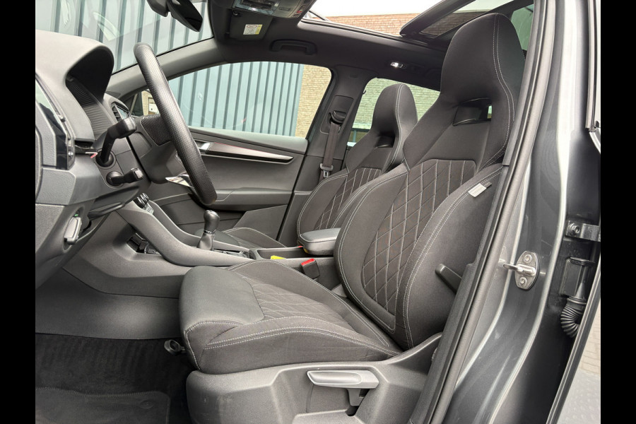 Škoda Karoq 1.5 TSI ACT Sportline Business | Panodak | Trekhaak wegkl. | 360 Camera | 19'' | Elk. A-klep | Prijs Rijklaar!! Škoda Karoq 1.5 TSI ACT Sportline Business | Panodak | Trekhaak wegkl. | 360 Camera | 19'' | Elk. A-klep | Prijs Rijklaar!!