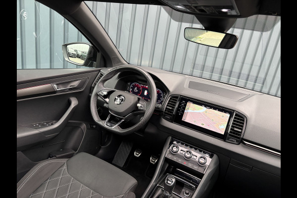 Škoda Karoq 1.5 TSI ACT Sportline Business | Panodak | Trekhaak wegkl. | 360 Camera | 19'' | Elk. A-klep | Prijs Rijklaar!! Škoda Karoq 1.5 TSI ACT Sportline Business | Panodak | Trekhaak wegkl. | 360 Camera | 19'' | Elk. A-klep | Prijs Rijklaar!!