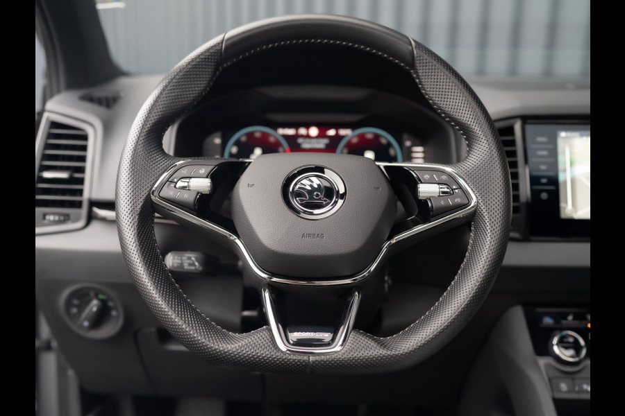 Škoda Karoq 1.5 TSI ACT Sportline Business | Panodak | Trekhaak wegkl. | 360 Camera | 19'' | Elk. A-klep | Prijs Rijklaar!! Škoda Karoq 1.5 TSI ACT Sportline Business | Panodak | Trekhaak wegkl. | 360 Camera | 19'' | Elk. A-klep | Prijs Rijklaar!!